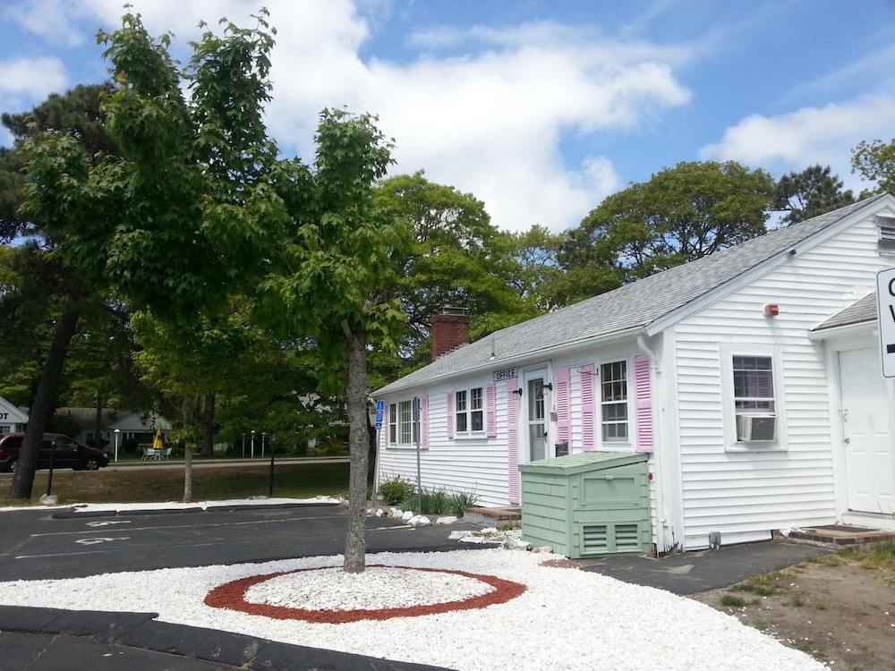 Bass River Motel