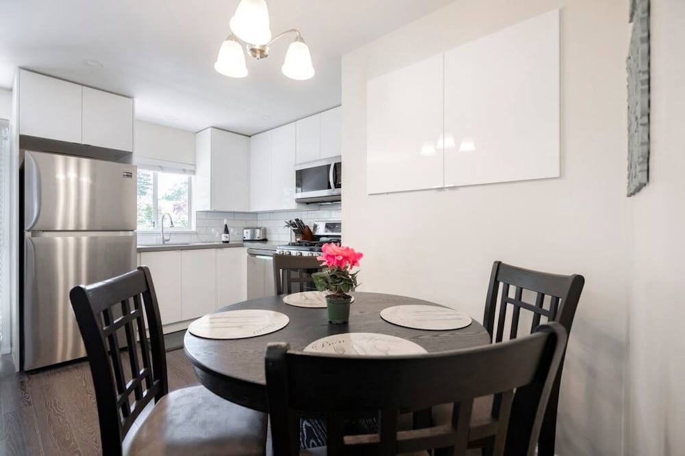 Newly Reno d 2 Bdrm Kitsilano - Centrally Located