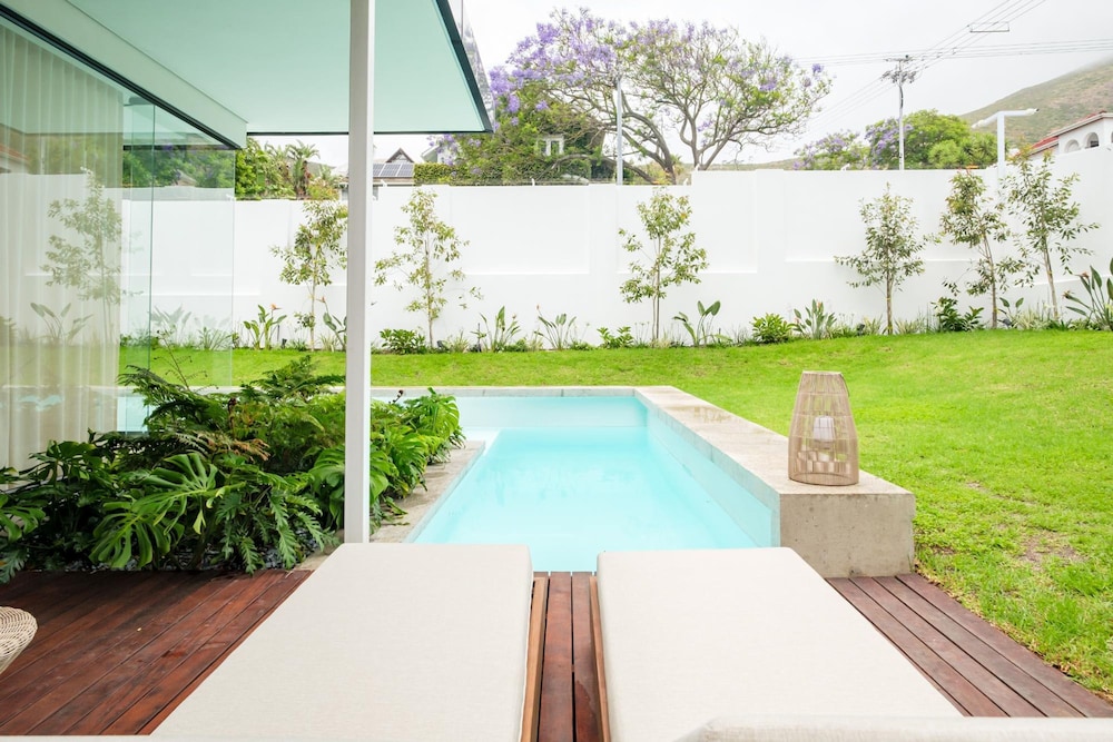 Mountain View Holiday Villa w Garden and Pool Iliwa