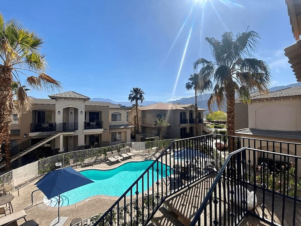Downtown La Quinta Charmer- Walk to Dining Shops