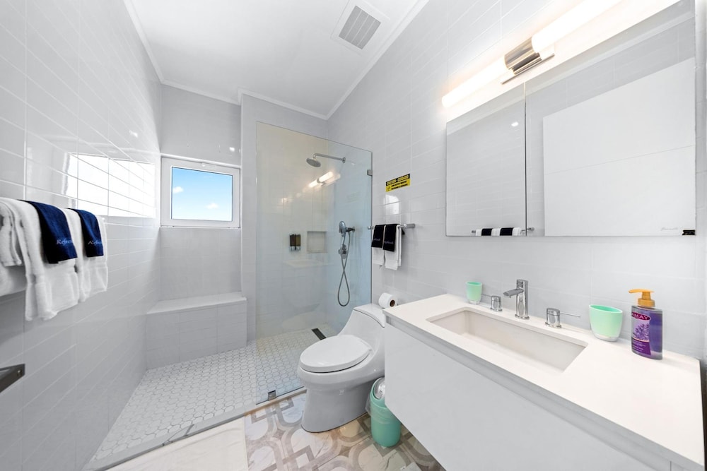 The Cove 106 in Palm Beach Aruba - Prime Location - Free Parking