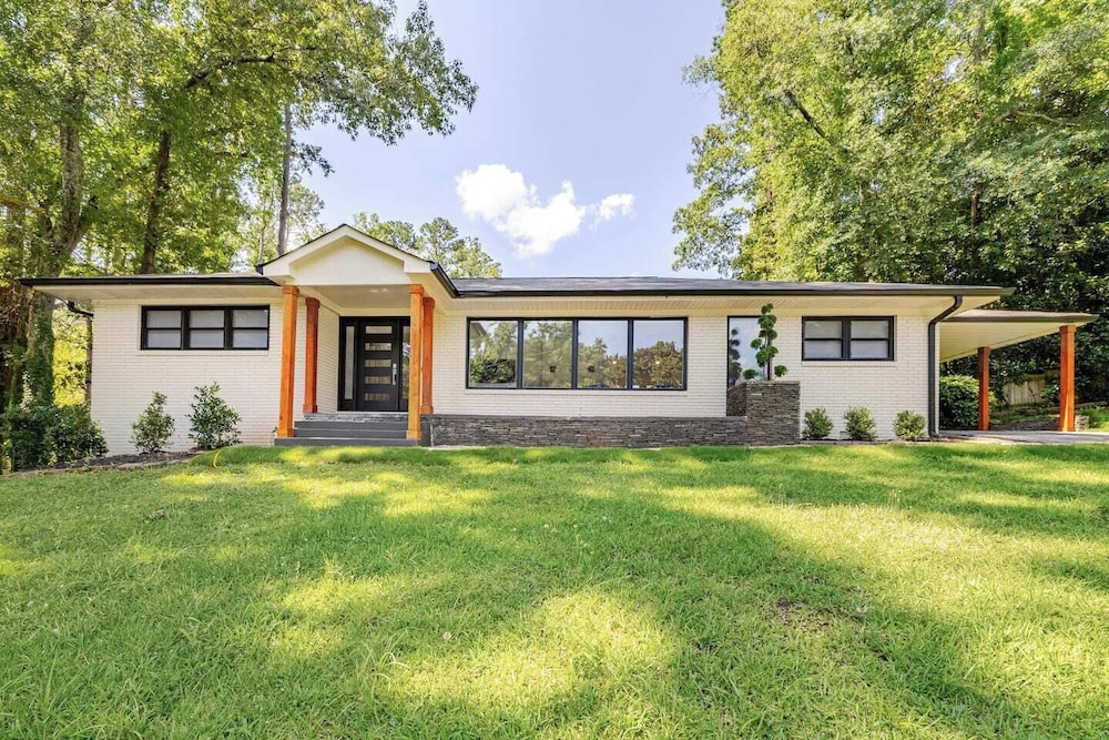 Stylish Comfort Modern Chef Kitchen 4 BR 2 Baths
