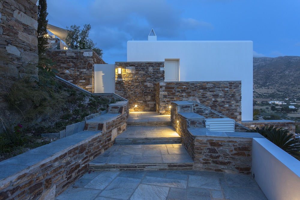 Far Out Hotel & Spa
