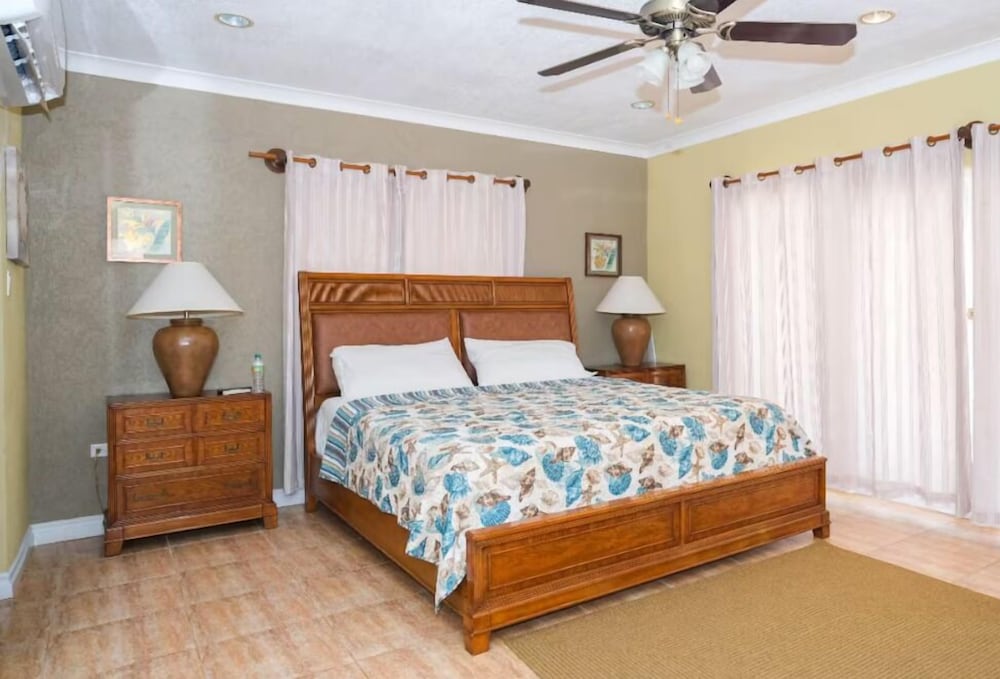 Ocean Villa Private Beachfront & Pool