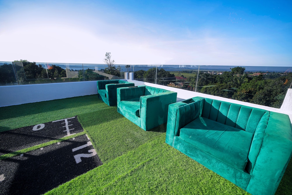 EL AMO LAKEVIEW VILLA view 3