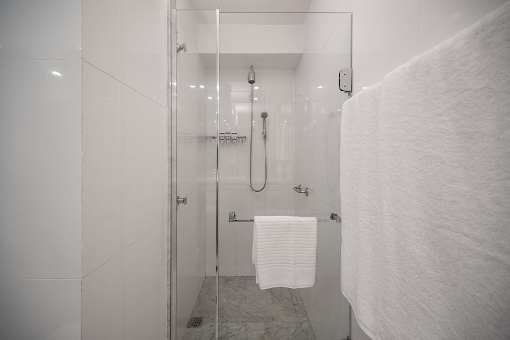 Copacabana – Av. Atlântica | 3 suítes, Vista Mar, 1 min praia de Copacabana - por Casapē Rio