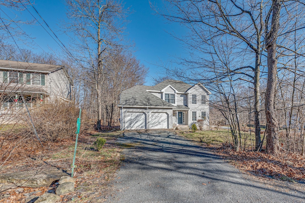 11 Mi to Camelback Resort: Tobyhanna Home! view 2