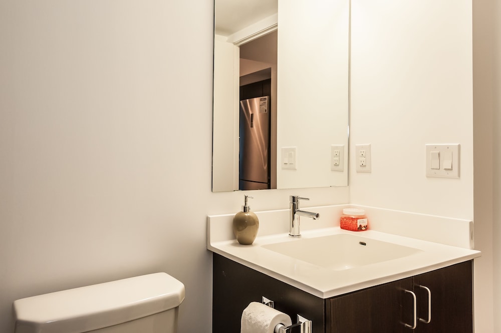 Life Suites - Fort York Central Condo