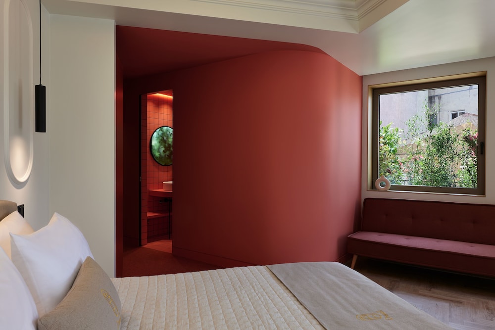 Dwell - Elegant City Stay