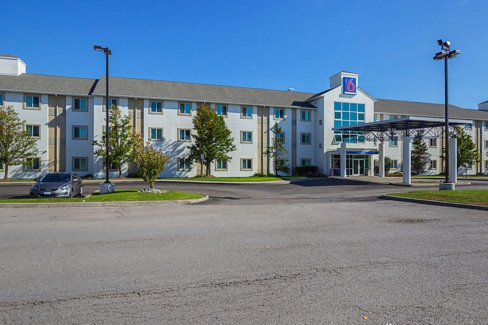 Motel 6 Whitby, ON - Toronto East
