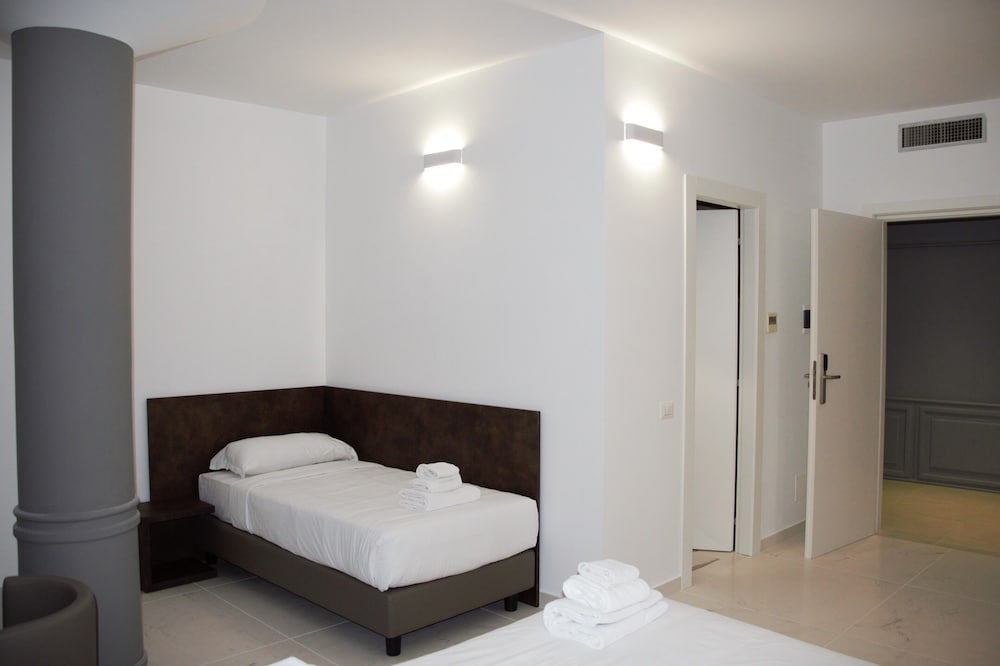 Domus Dea Roma - by Trinità