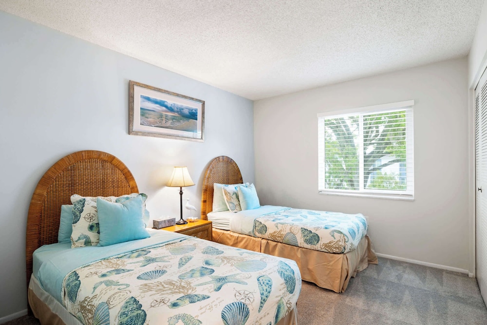 Modern Lakeside Condo 2 Bed, 2 Bath Oldsmar, FL
