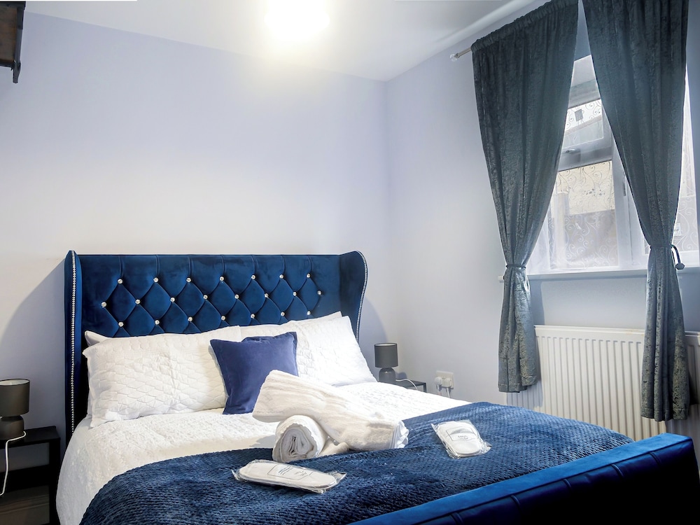 Spacious 6 Bedroom House in Bexleyheath