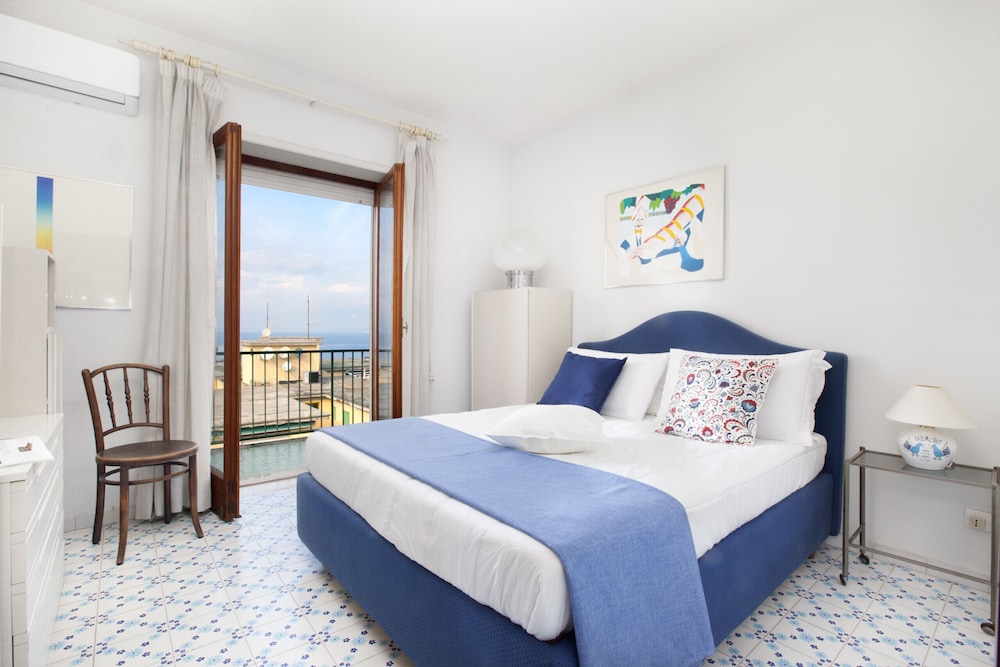 Estate4home - Casa Miramare