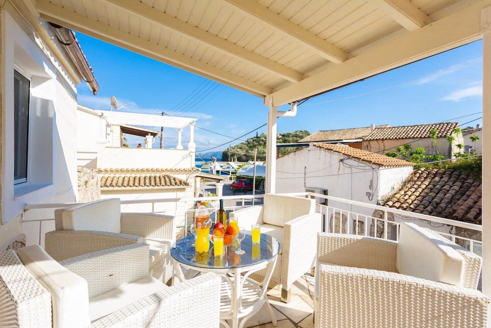Porto Walk to Beach Sea Views A C Wifi Car Not Required - 385 view 2