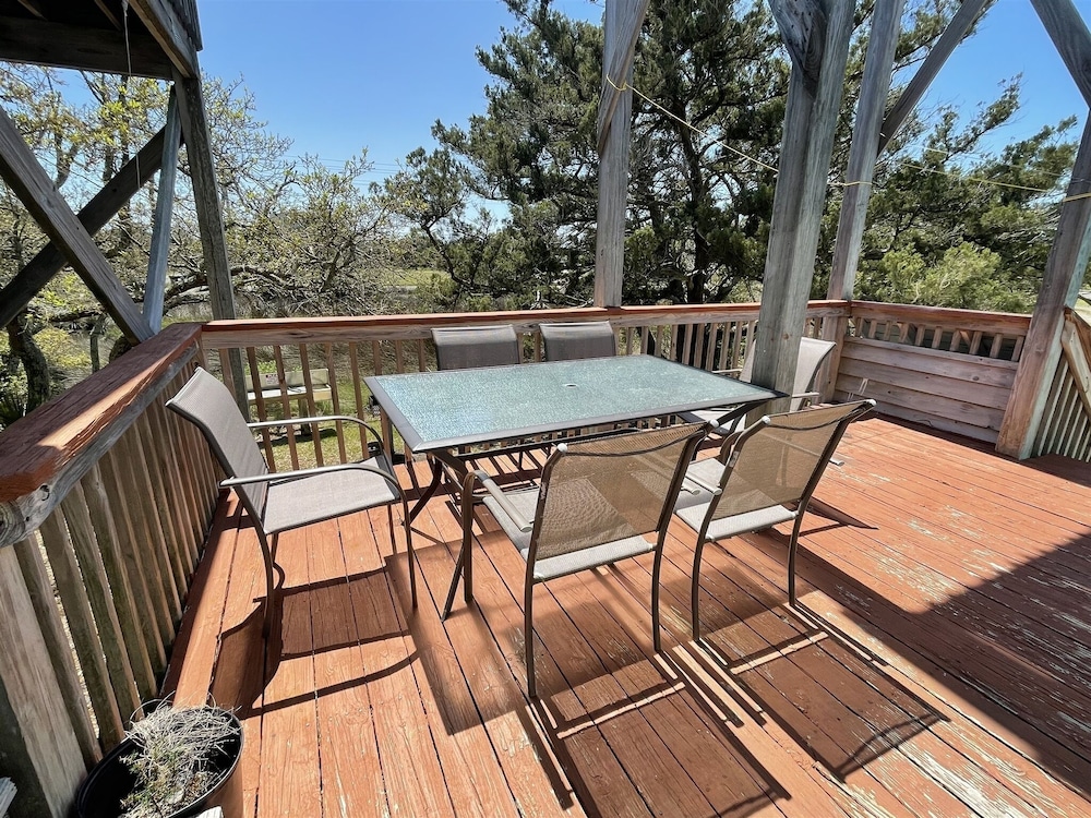 Wild N Wonderful 4 Bedroom Cottage by RedAwning