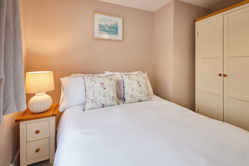 Host Stay Ginger Bread Cottage