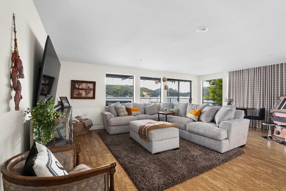 Lakefront Luxury Stunning Views Dock Hot Tub