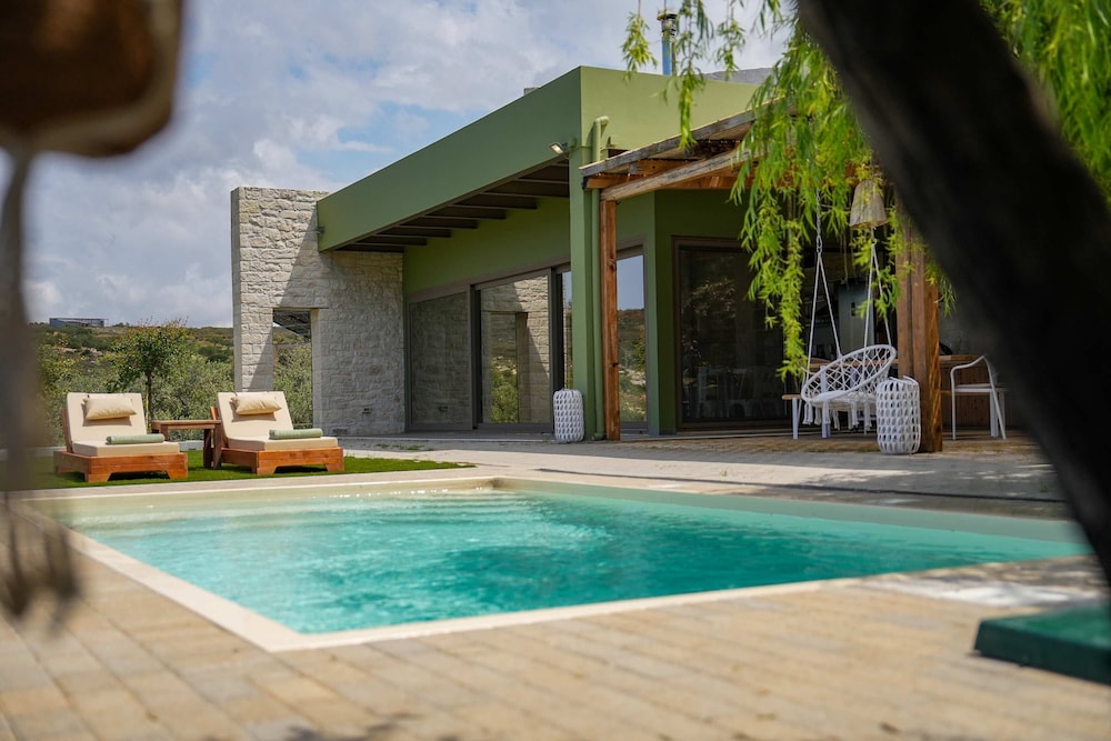 Oliva Emerald Eco - Secluded Off-grid Vineyard Villa