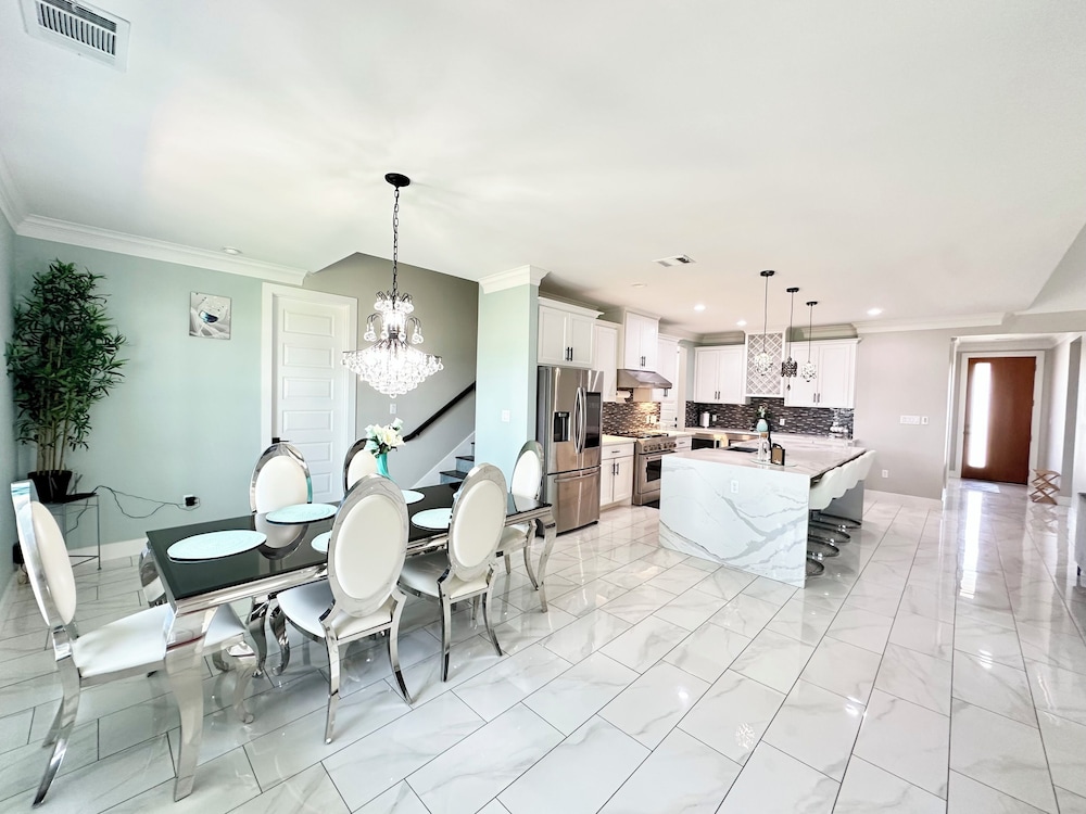 5 bedroom house near COTA AUS