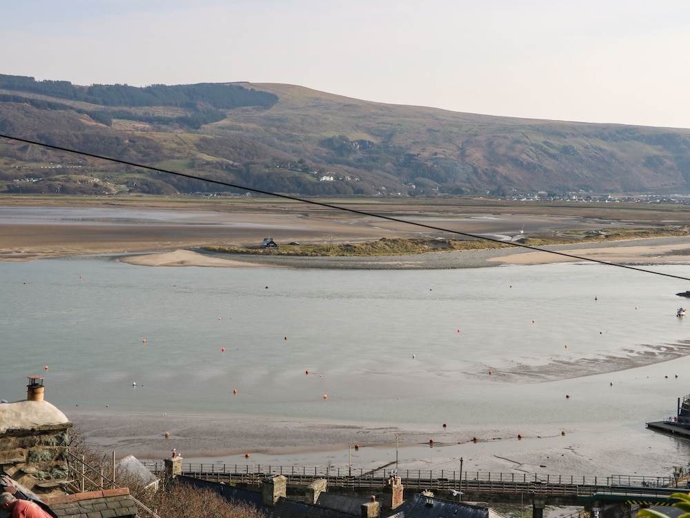 2 Bwth Mawr