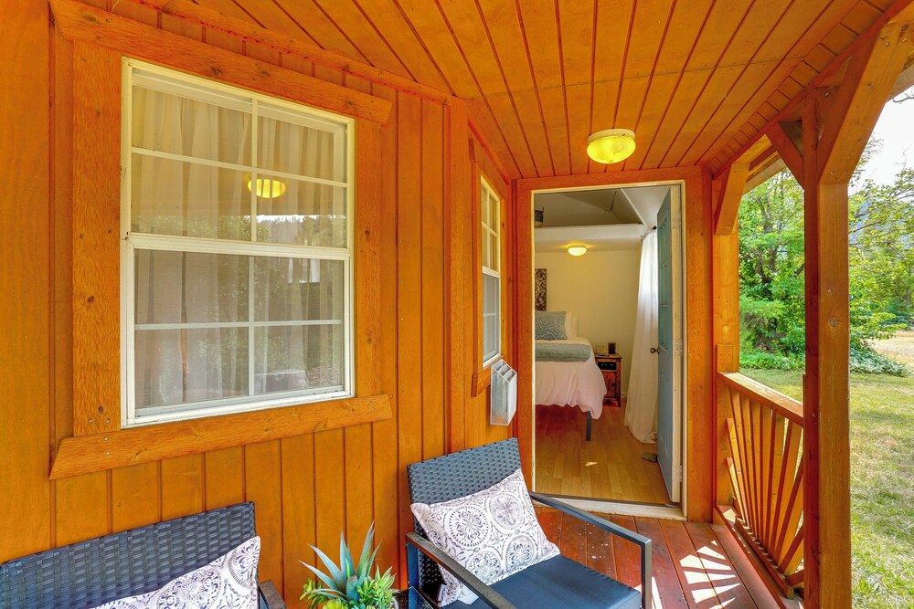 Scenic Riverfront Escape w/ Sauna in Junction City