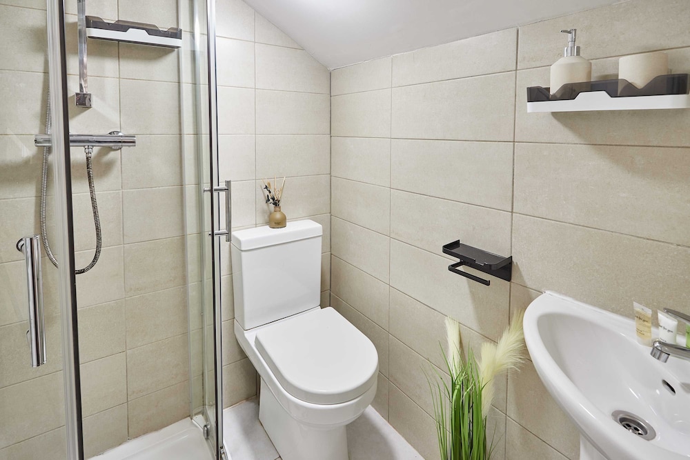 Host Stay Trafalgar Road