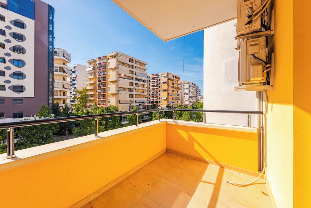 Kondo Stays - City Center Apartments