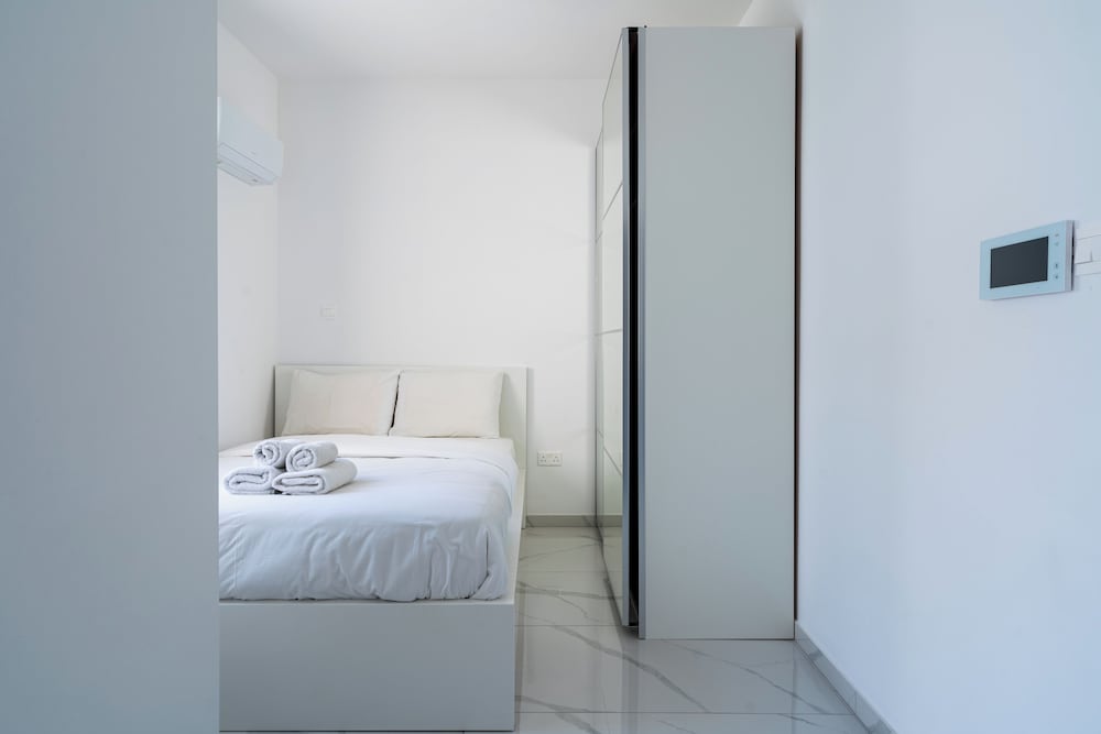 Rosemont Studio With Balcony in Larnaca