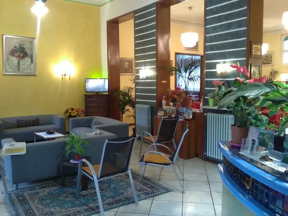Lobby & Reception