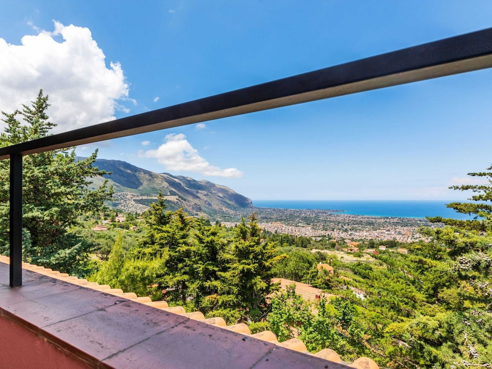 Belvilla by OYO Quaint Villa in Carini With Garden view 4