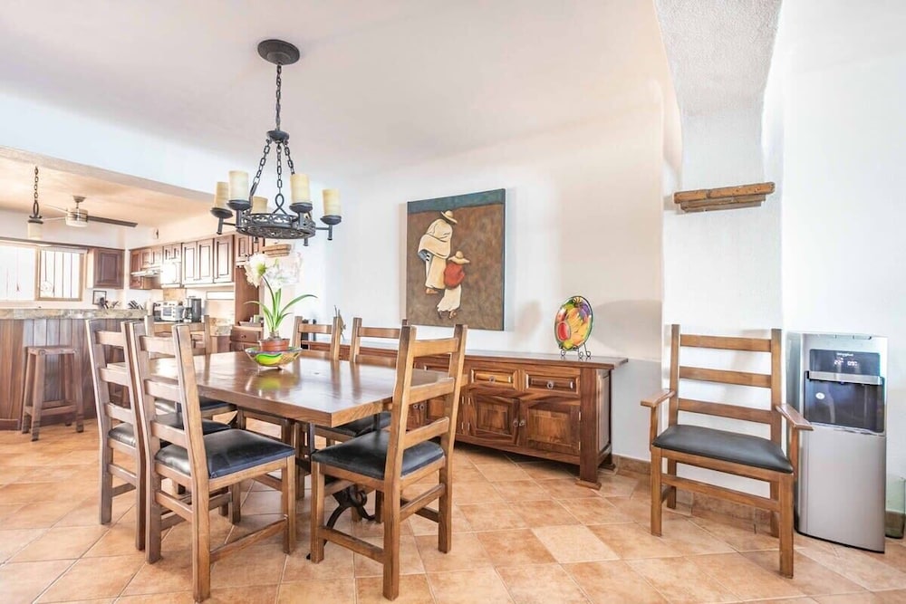Ocean View 2Br Condo-balcony-beach-pool - 610