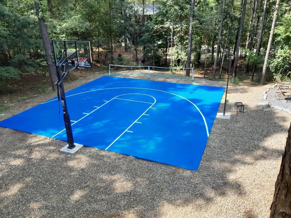 Massive Hochatown Lodge w spa Basketball More