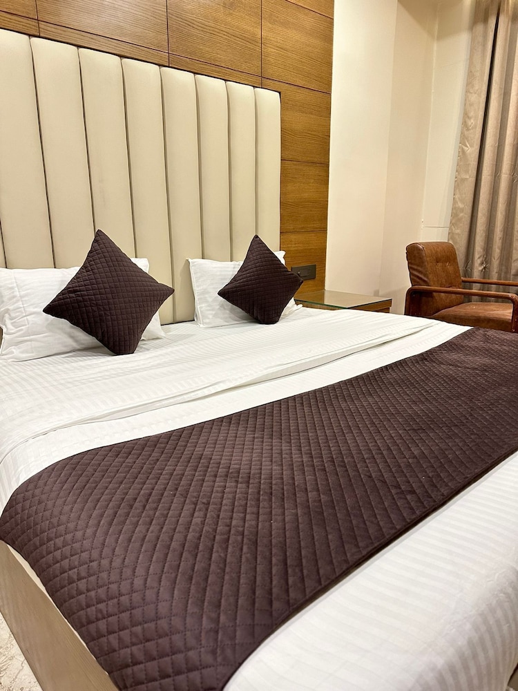 Hotel The Vijay Paradise