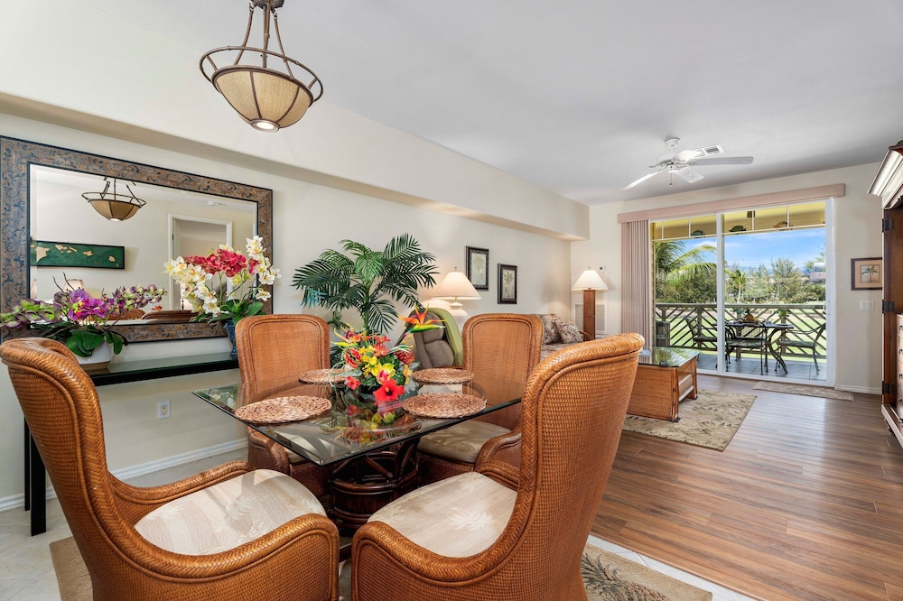 Concierge Included - Walk to Restaurants & Shopping - AC - Infinity Pool! -vrkcv