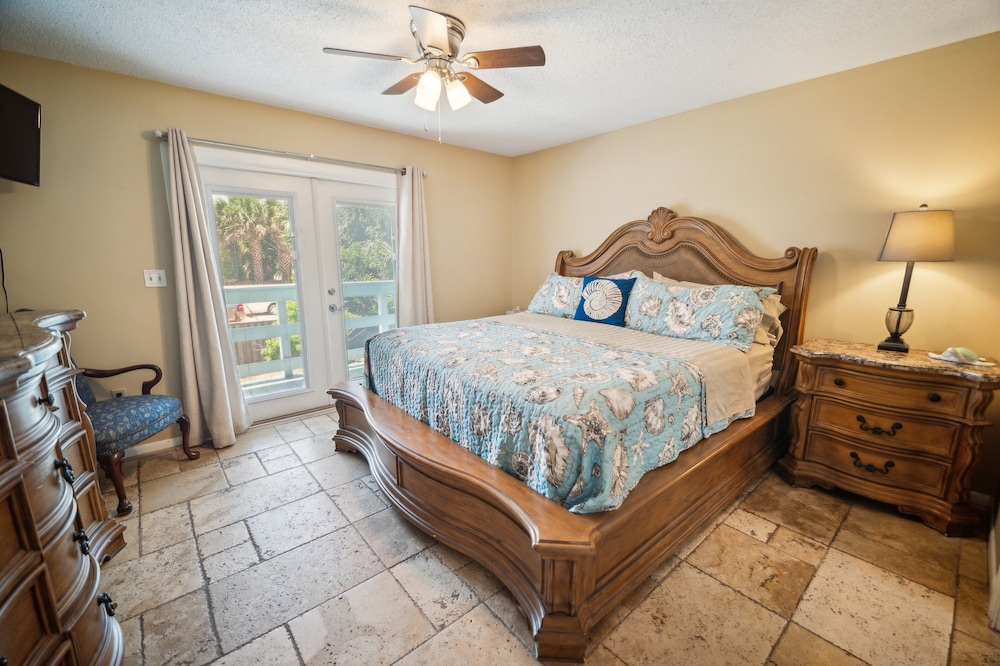 Charming Coastal Retreat Steps From Beach 3 Bedroom Home