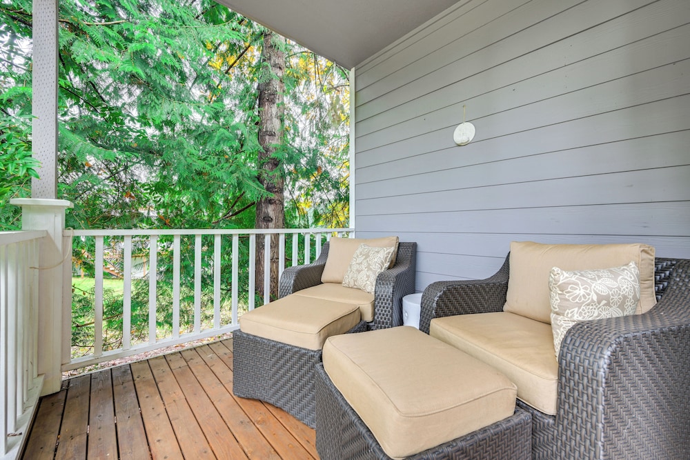 Lakefront Gem w/ Deck & Grill in Shelton