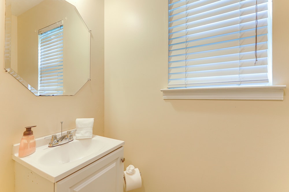 Pet-friendly Home w/ Pool Access in Snellville!