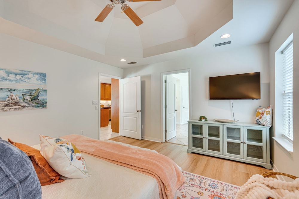 30A Poolside Oasis: 2 Mi to Beach & Boat Access
