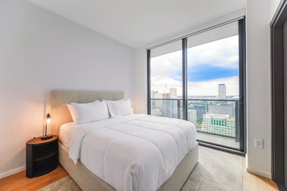 Deluxe Apt Bayside Views Await
