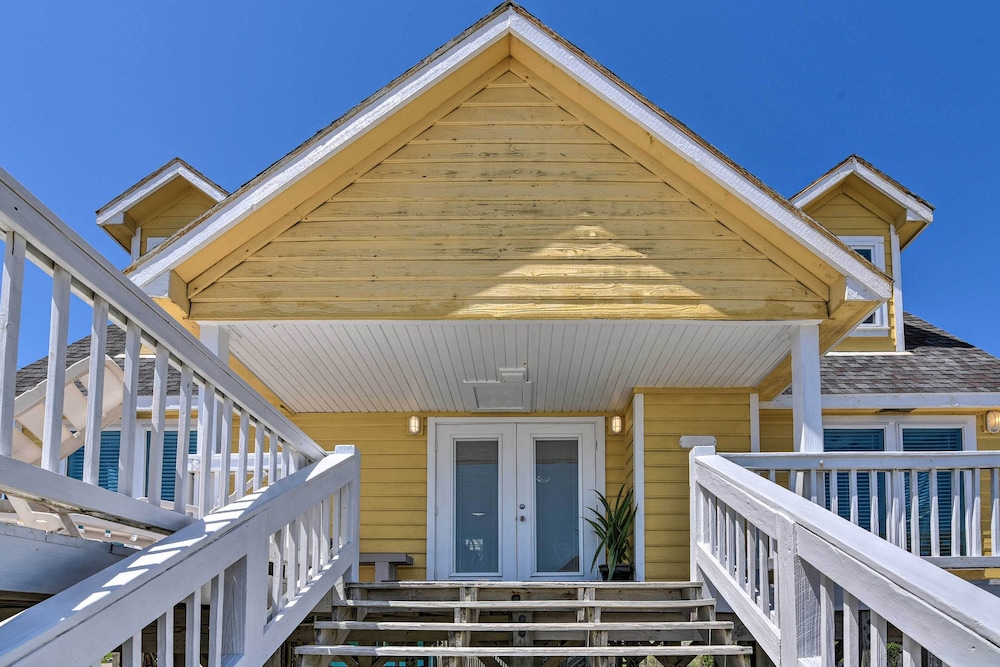 Surfside Beach Home w/ Deck, Views & Beach Access!