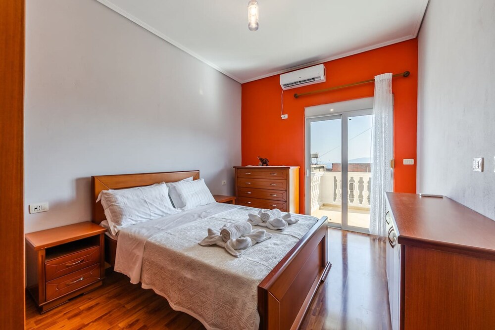 Urban Sea Escape in Sarand