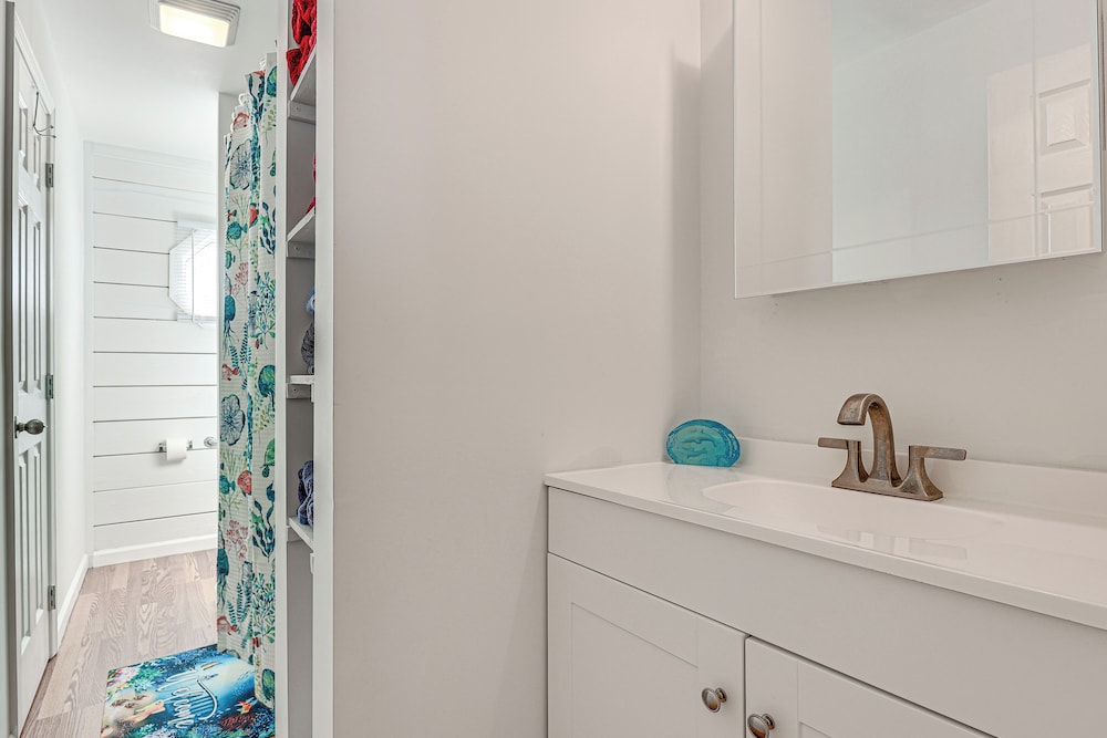 Walk to Beach: Duplex in North Topsail Beach!