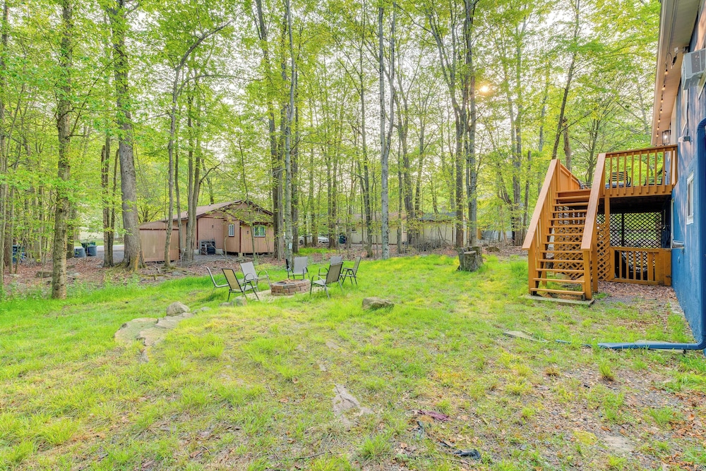 Game Room & Deck: Family Home in Tobyhanna!