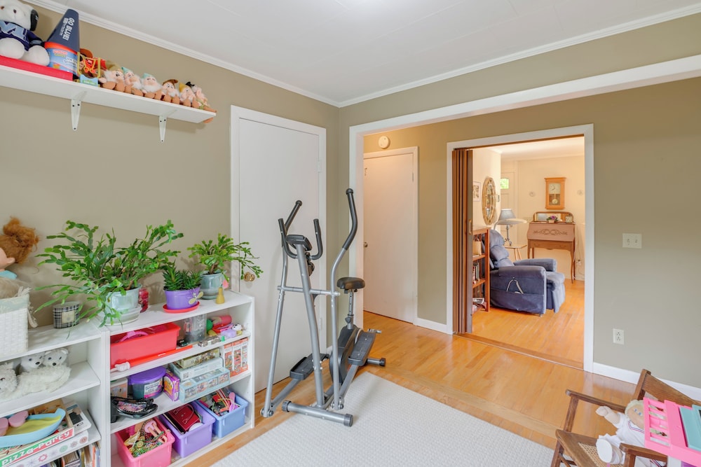 1 Mi to Main St: Charming Elsworth Home w/ Yard!