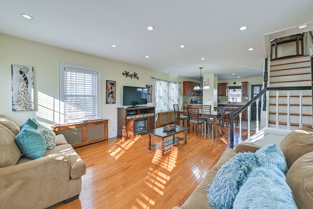 Charming Valley Stream Home: 24 Mi to Central Park view 2