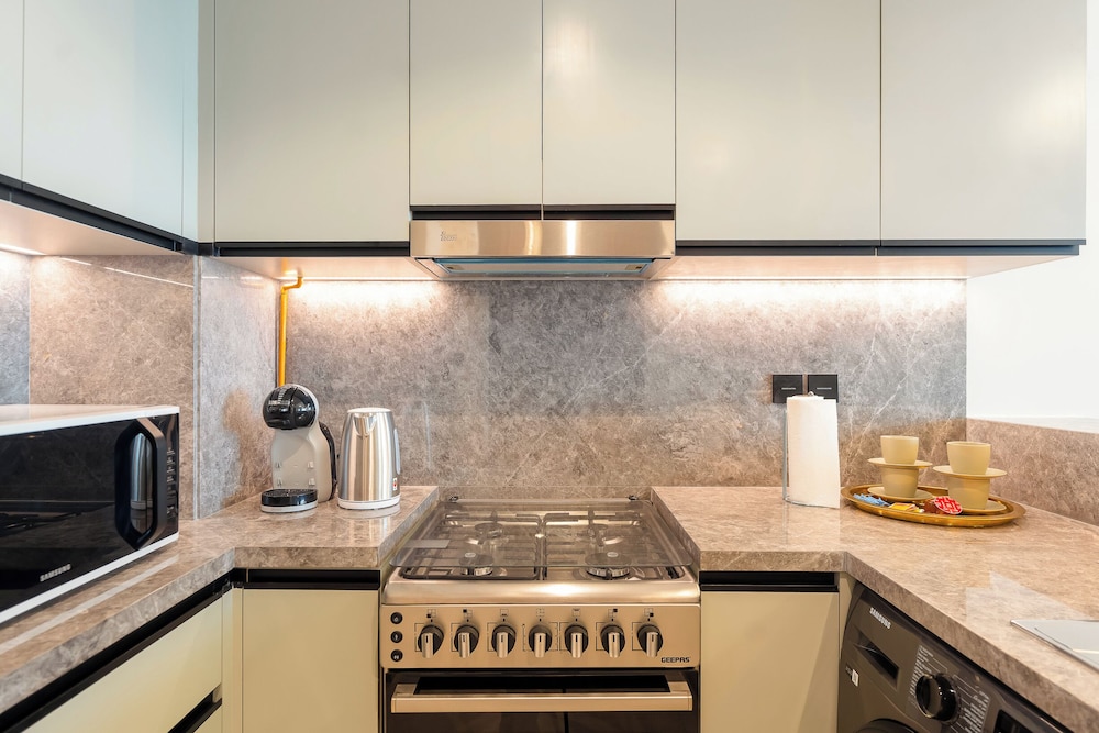 KeyRock Living - Golf Gate Apartment