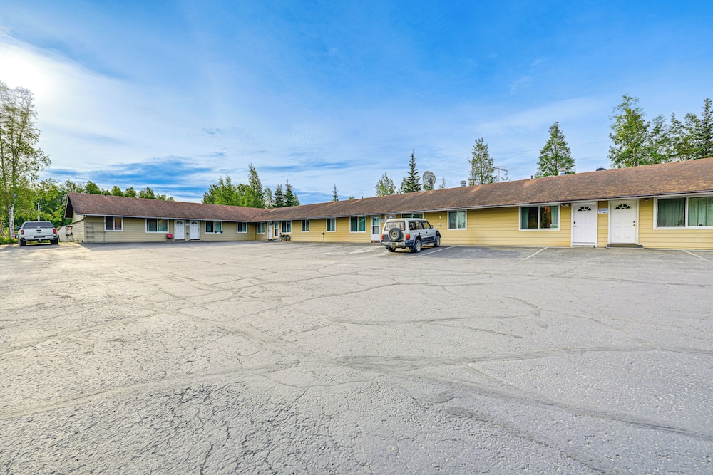 Walk to Parks: Snug Soldotna Sanctuary! view 3