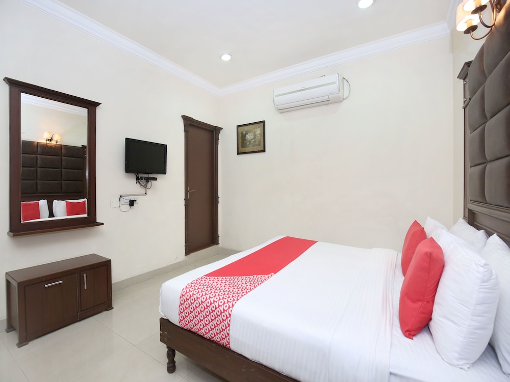 OYO 12989 White Diamond Hotel