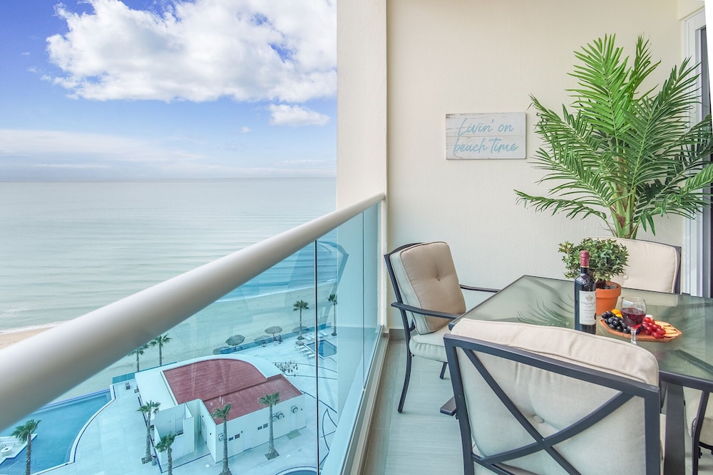 Stunning 1 Bedroom Condominium